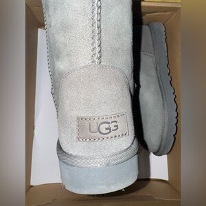 UGG BOOT